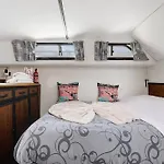 Bateau Elvis 船上ホテル サブレ・シュル・サルト