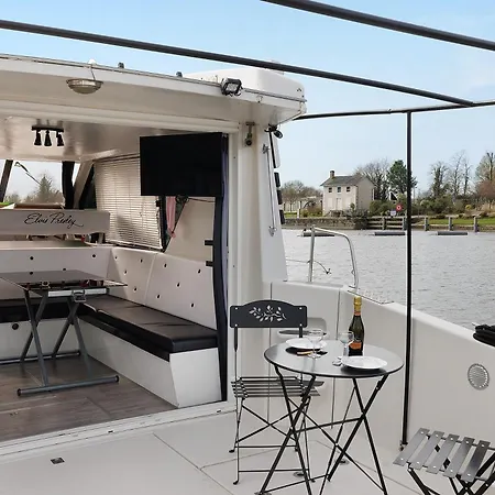 Bateau-hôtel Bateau Elvis *